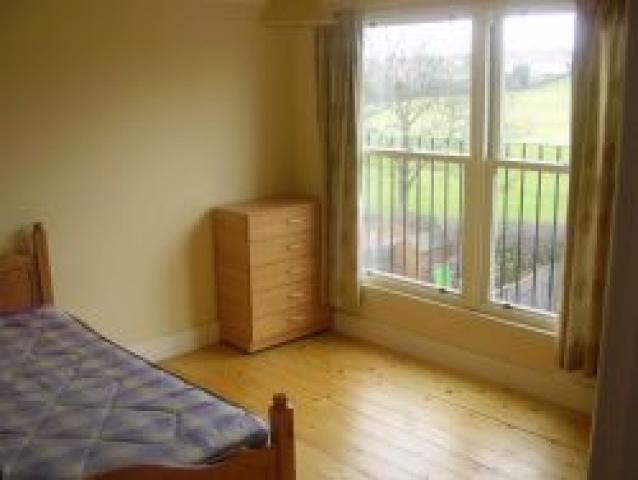 			MUST BE SEEN!, 5 Bedroom, 1 bath, 1 reception House			 Mulgrave Road, WILLESDEN NW10